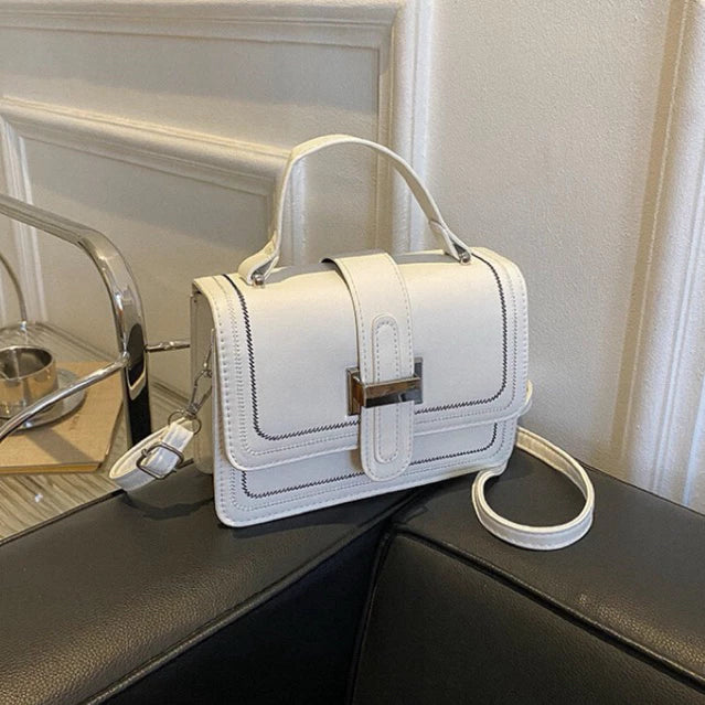 Lunare Bella Mini — charme compacto, perfeita para looks delicados.